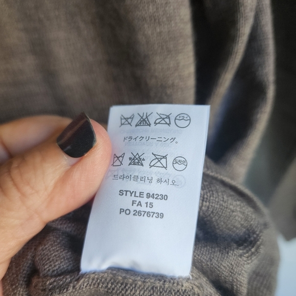 J. Crew 100% Merino Wool Mens Slimfit Vneck Pullover Sz Small Brown - Picture 10 of 10